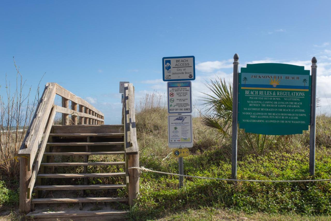 Central & Comfortable Home Walk To The Beach! Jacksonville Beach Bagian luar foto